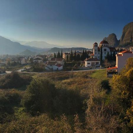 In The Shadow Of Meteora Apartment กาลัมปากา ภายนอก รูปภาพ