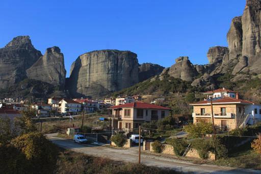 In The Shadow Of Meteora Apartment กาลัมปากา ภายนอก รูปภาพ