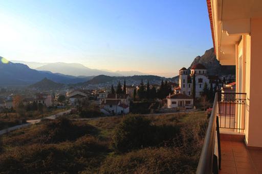 In The Shadow Of Meteora Apartment กาลัมปากา ภายนอก รูปภาพ