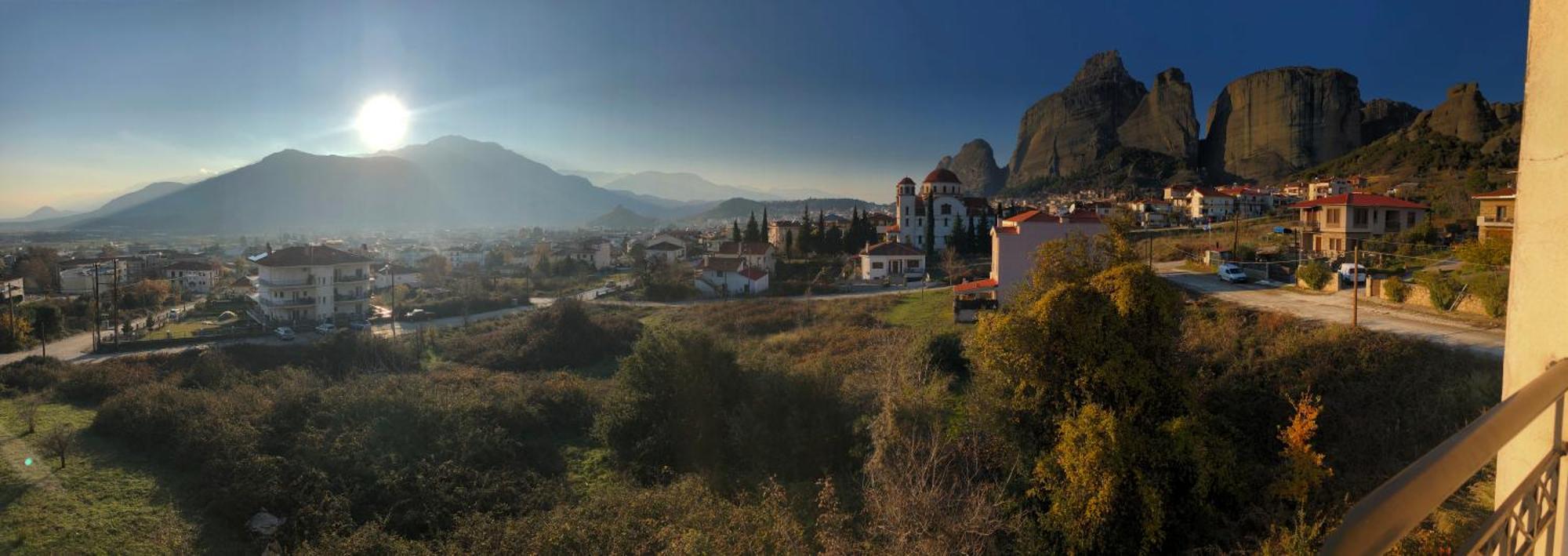 In The Shadow Of Meteora Apartment กาลัมปากา ภายนอก รูปภาพ