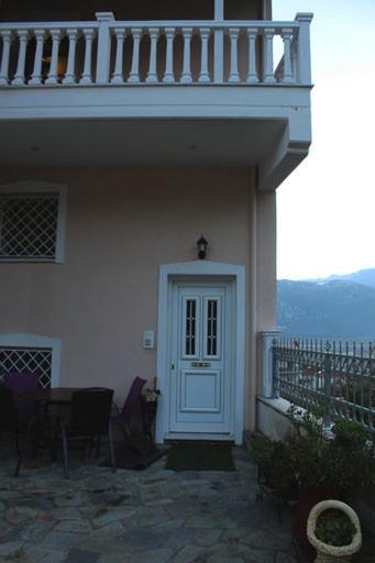 In The Shadow Of Meteora Apartment กาลัมปากา ภายนอก รูปภาพ